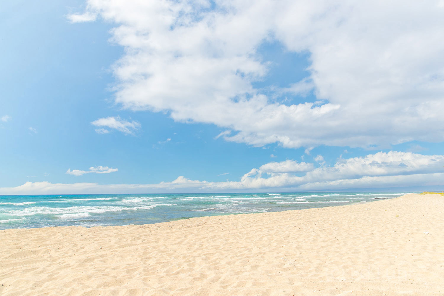 This scene had a painterly feel to it -- the soft white beach and the pastel blues of the ocean.