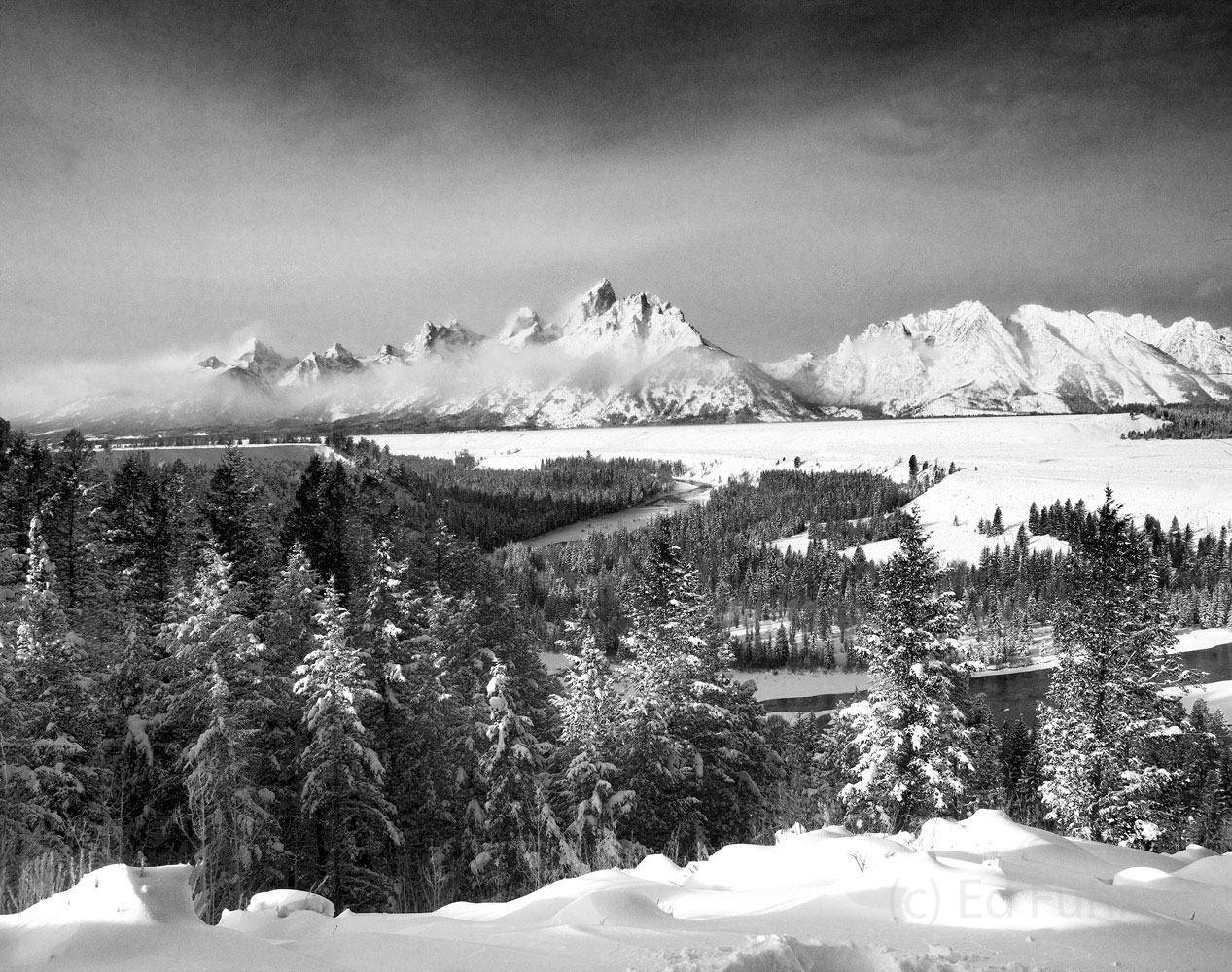 This famous oversight of the Teton Range and the Snake River is particularly striking after a fresh snow.&nbsp;