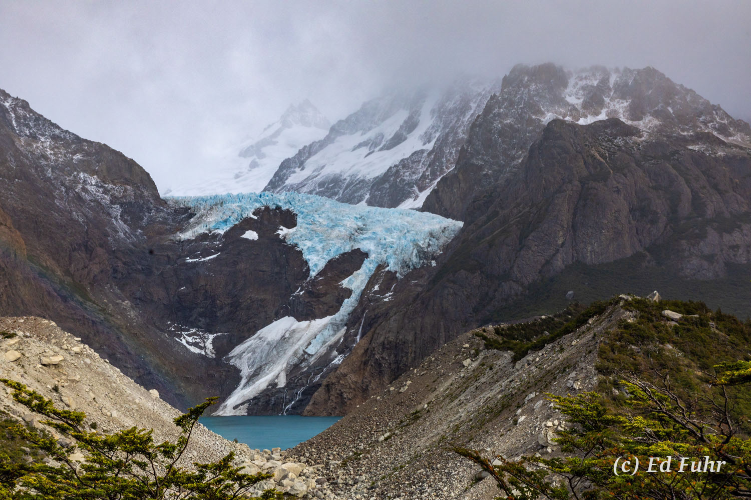 Glaciar Piedras Blancas The beautiful Piedras Blancas glacier, some 2000 m away, with its characteristic seracs and icefalls that descend through the...